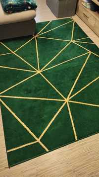 Covor VIVRE verde cu dungi aurii, dim. 230x160 cm, superpret