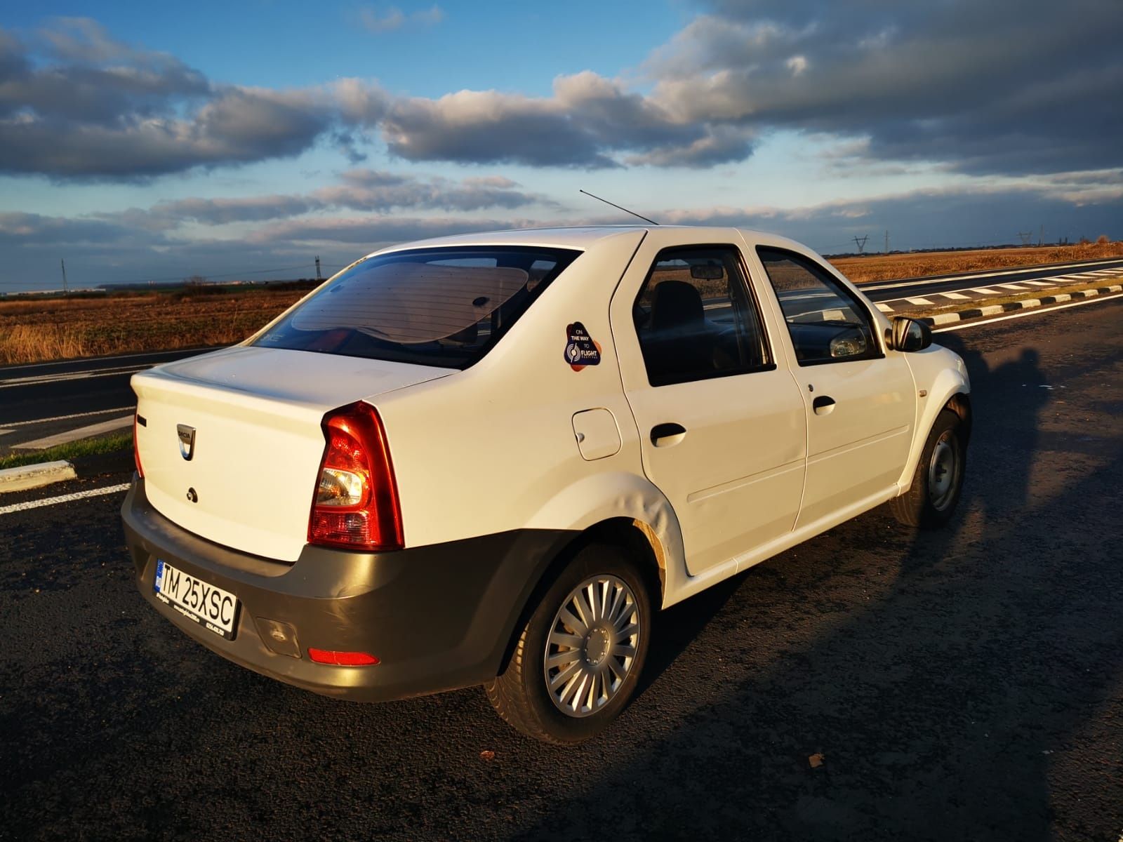 Vând Dacia Logan 2011