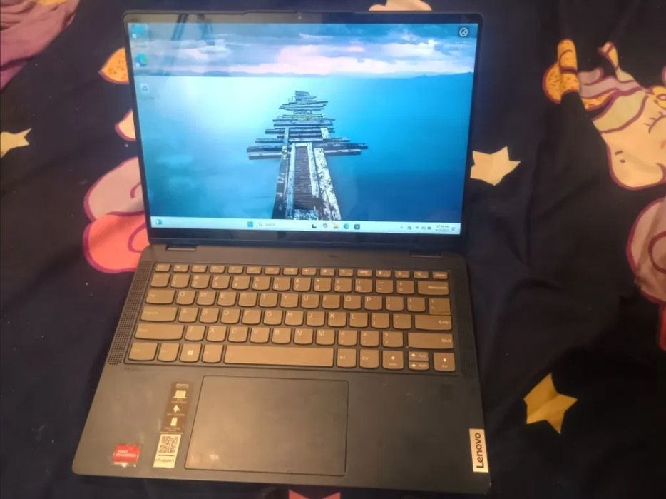 Lenovo IdeaPad Flex 5 14ABR8 - Type 82XX in garanție