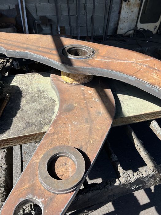 Reparatii cu table Weldox®️ brate buldo, sasie, macarale, poduri, etc