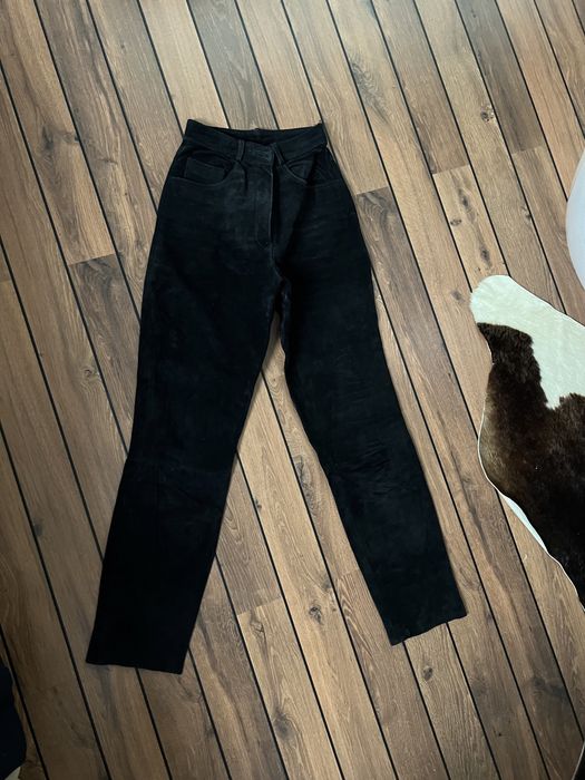 Pantaloni din piele intoarsa 36