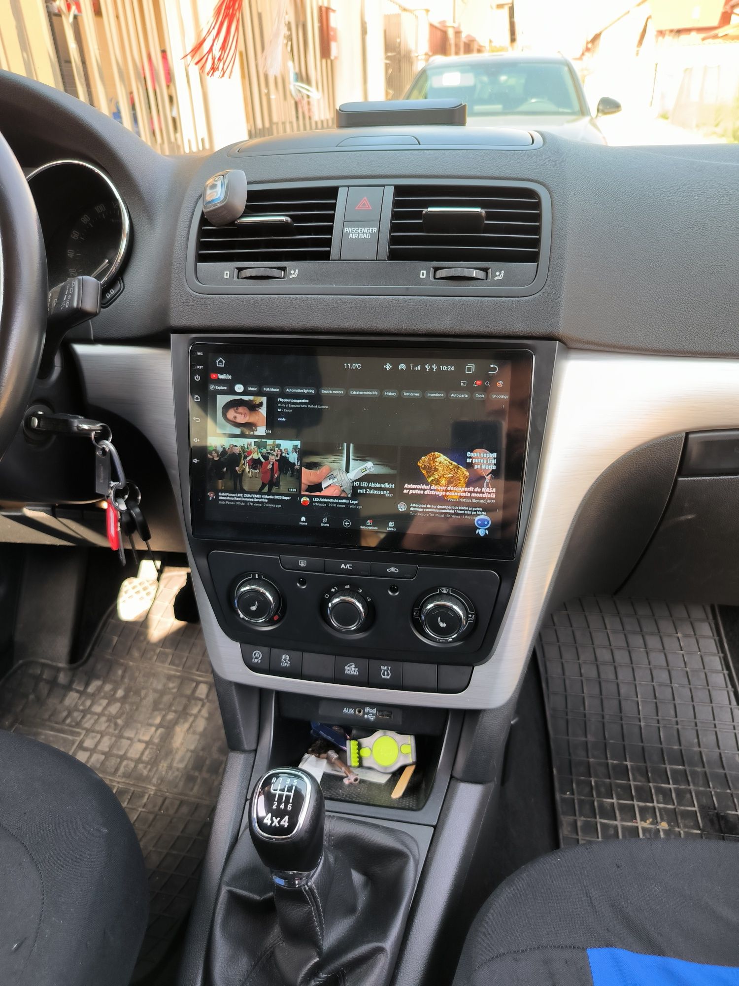 Navigatie android Skoda Yeti rama inclusa Waze YouTube GPS USB