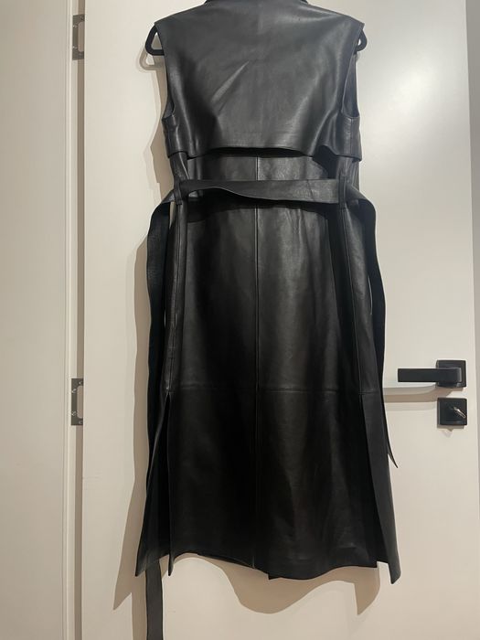 Дълъг кожен елек с колан