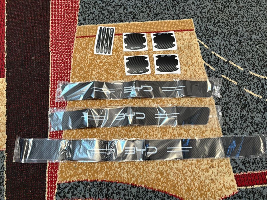 Карбоновые наклейки для порогов и багажника от машины BYD