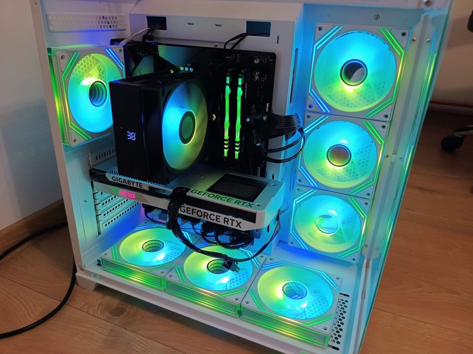 Vând PC Gaming Ryzen 7 5800x+RTX 4060+16gb DDR4