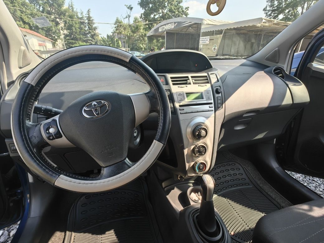 Toyota Yaris - Тойота Ярис 1.0 Климатик