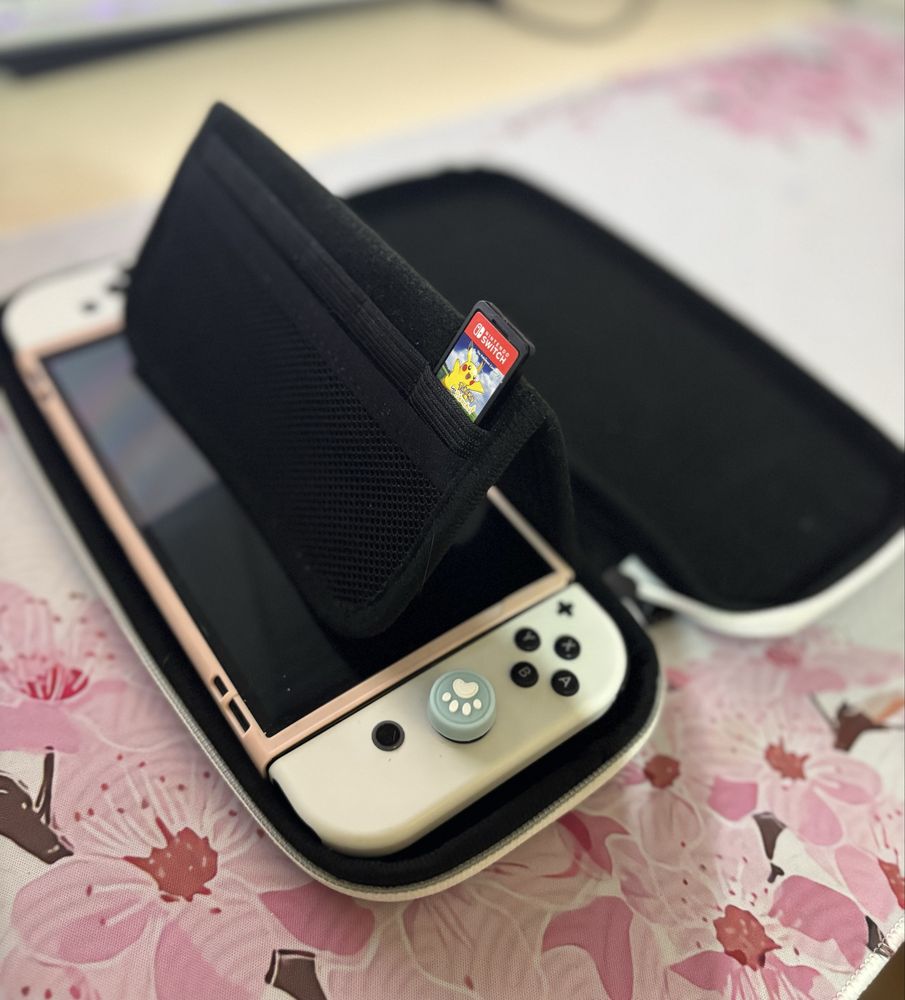 Nintendo Switch Oled 64GB Deluxe Bundle