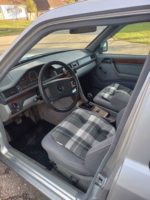 Mercedes E250   W124