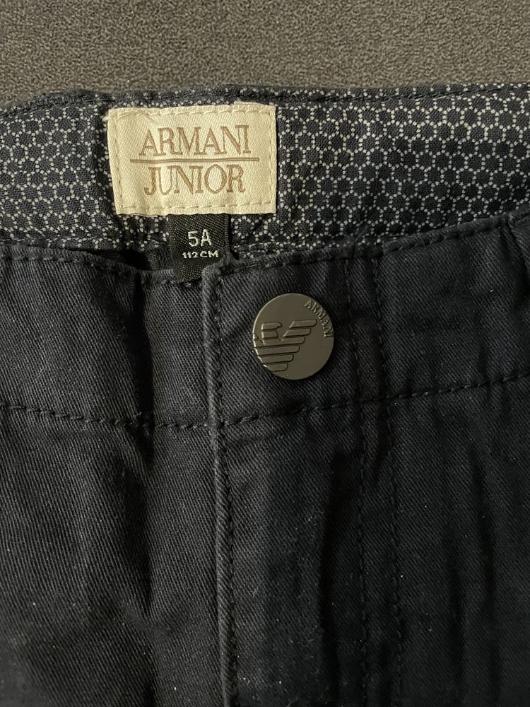 Нов панталон Armani Junior за момче