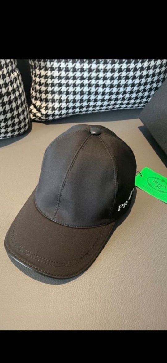 Șapcă Prada model 2025, 5 modele