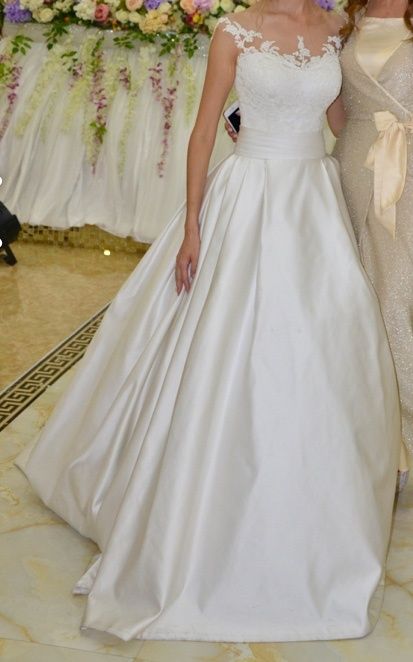 Продам Богатое Свадебное платье размер 40-42
