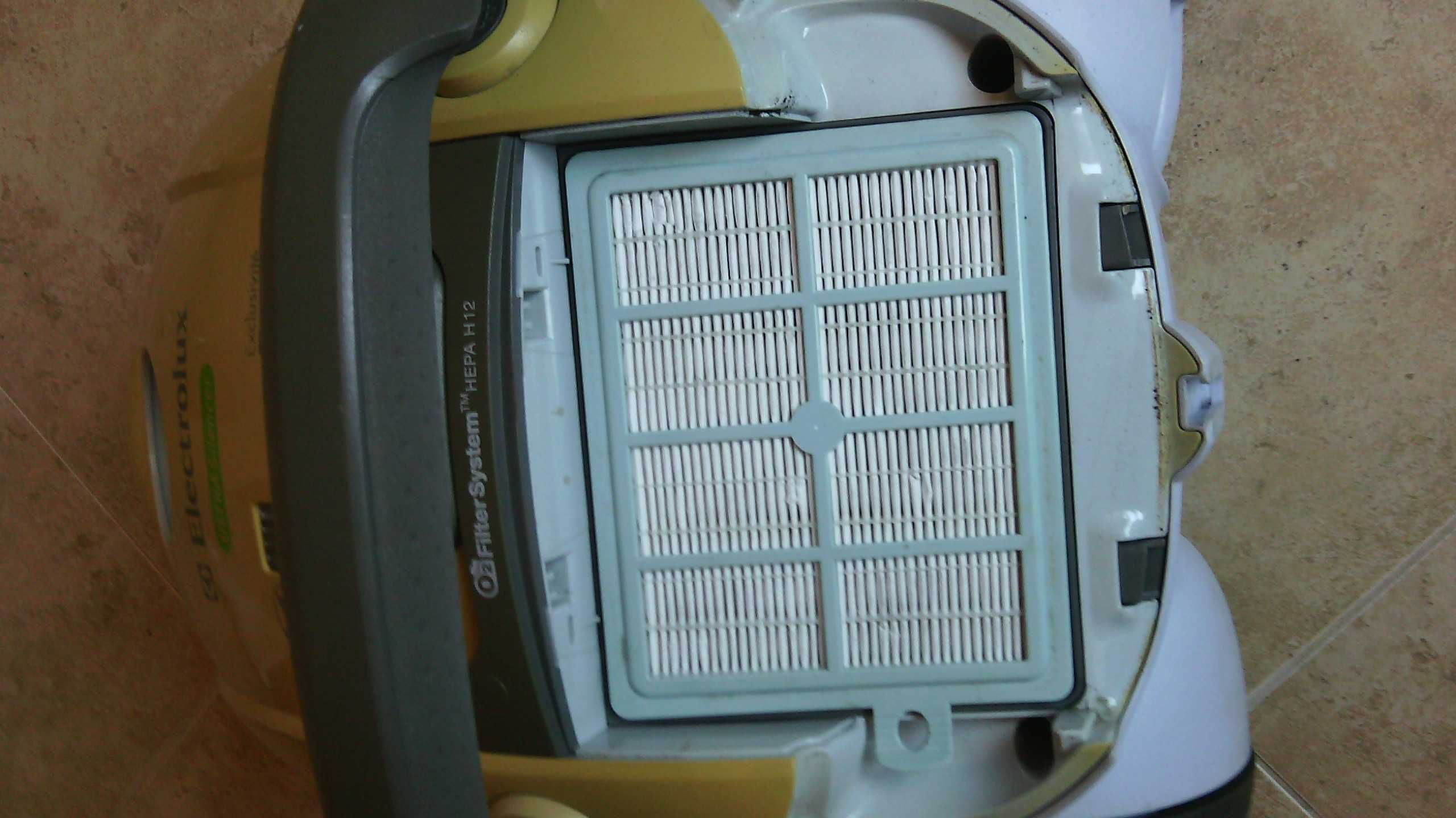 Прахосмукачка Electrolux с HEPA филтър 1600 вата