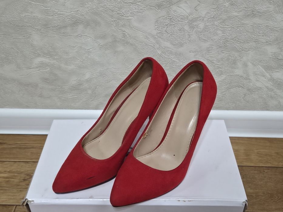 Продаются обуви.