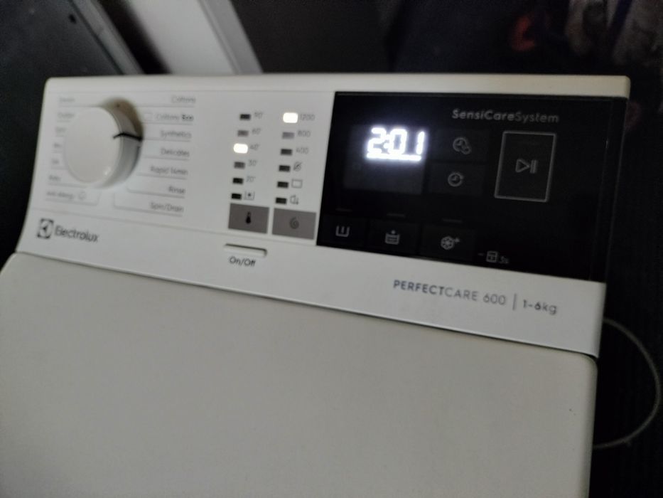 Mașină de spălat Electrolux 6 kg verticala