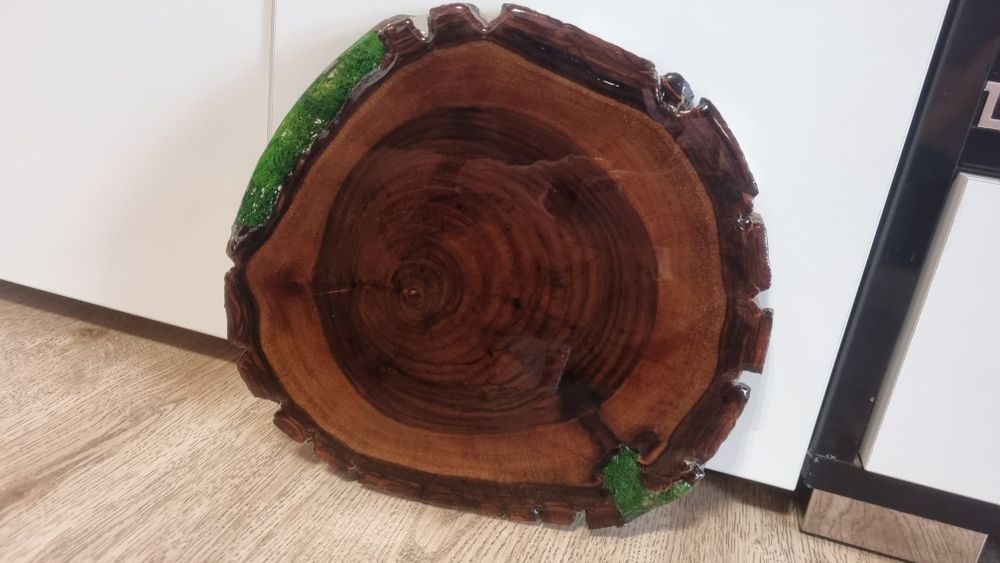 Часовници и дъски  от орех и смола