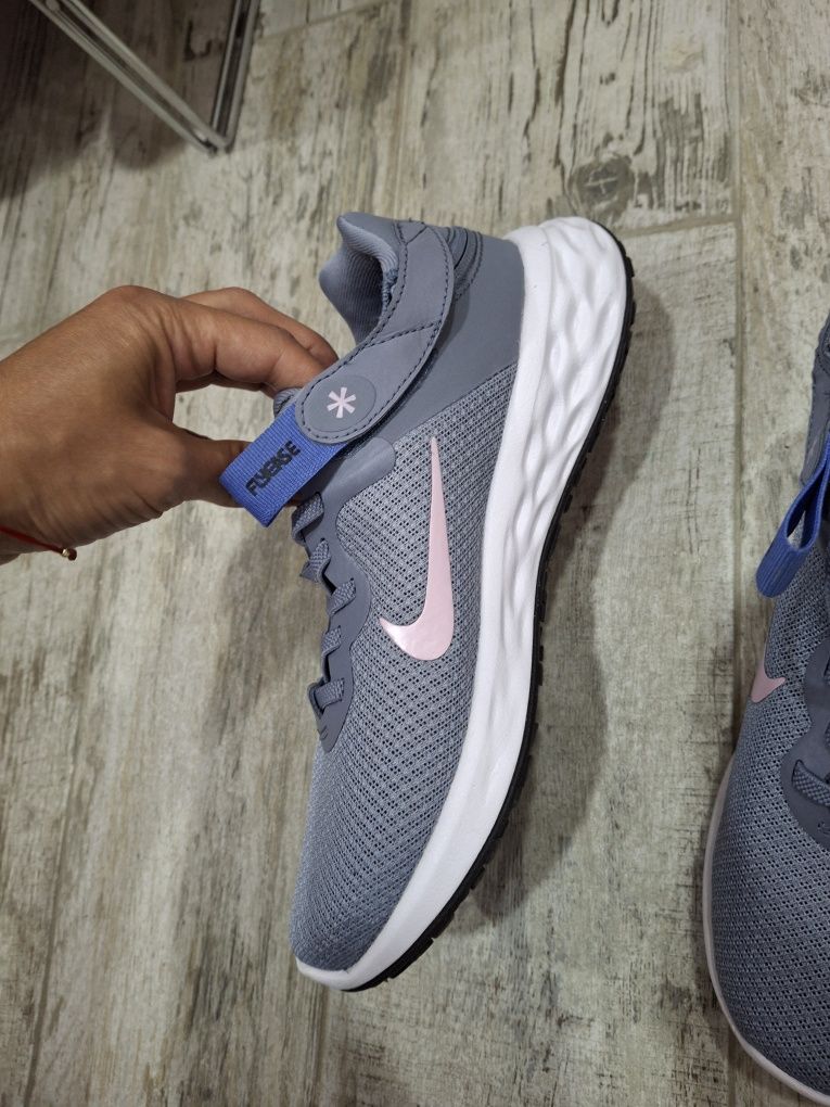 Оригинални дамски маратонки Nike