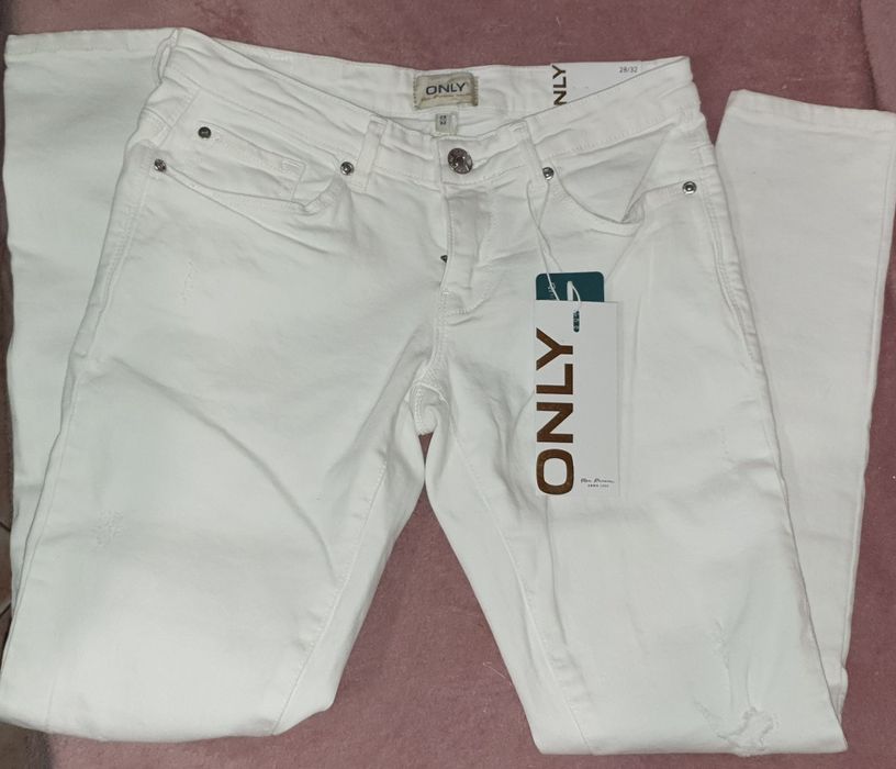 Дамски бели дънки Only.