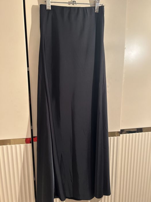 Атласная черная юбка