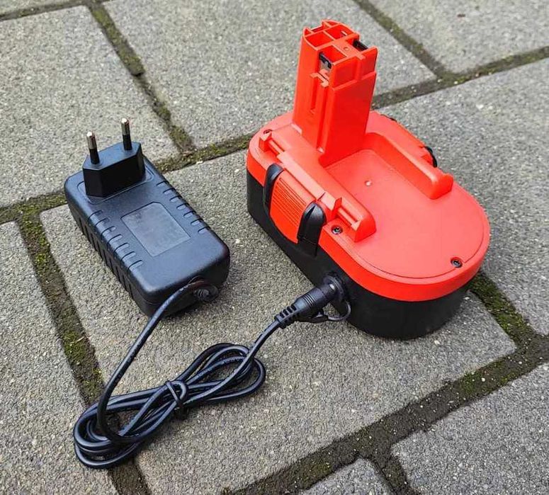 Li-Ion Baterie 18V (3Ah) cu încărcător pentru Bosch