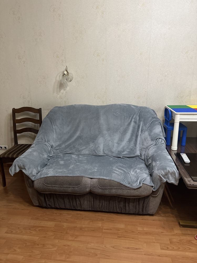 Диван отдаем даром