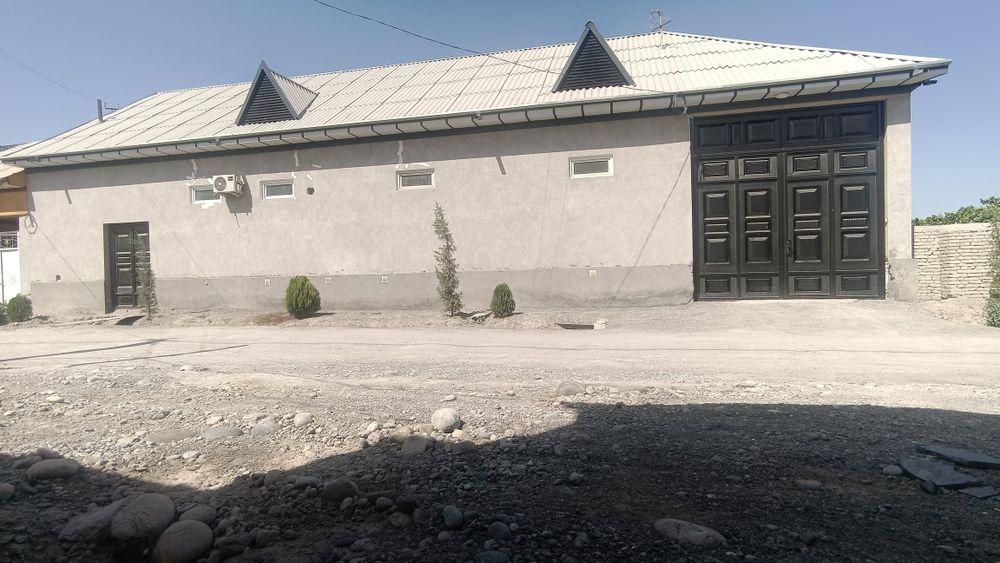 Qoshtepa tuman qiyqi mfyda hovli uy sotiladi