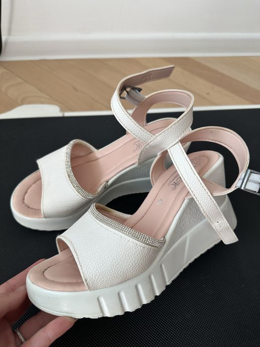 Дамски сандали на платформа