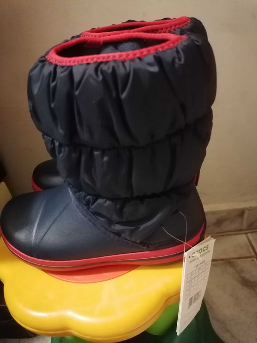 Олекотени апрески Crocs