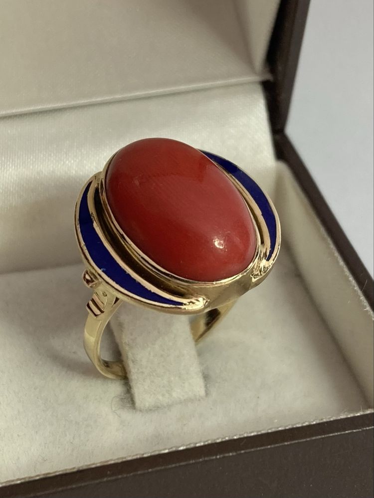 Inel aur 18kt.cu coral cabochon