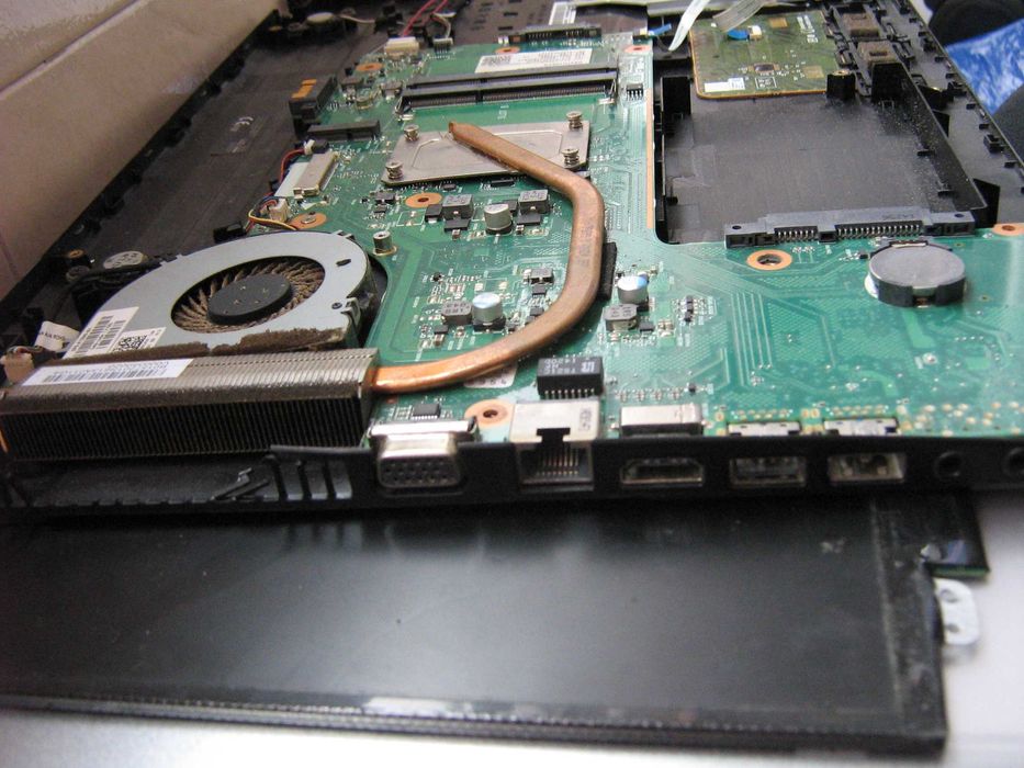 carcasa Toshiba satelite C70D-:B-11G si Fuji siemens de 17" AL 2528