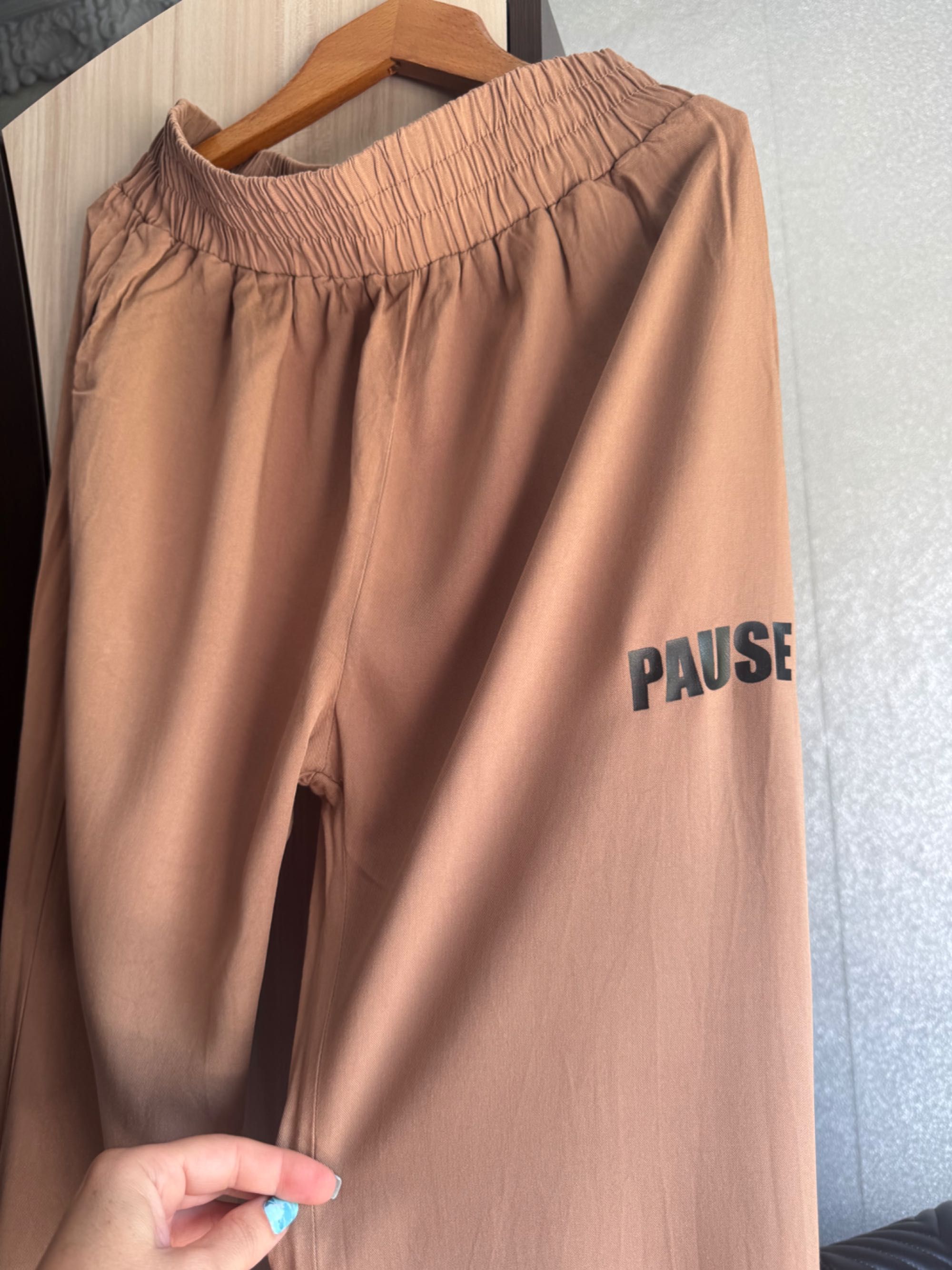 Сет на Pause от две части