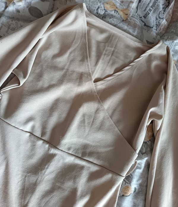 Дамска бежова рокличка