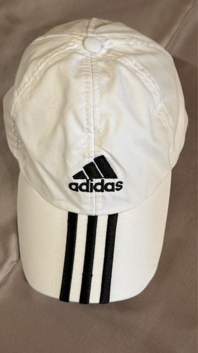Sapca adidas in stare buna