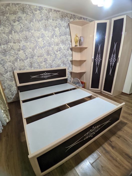 Продается спальный гарнитур