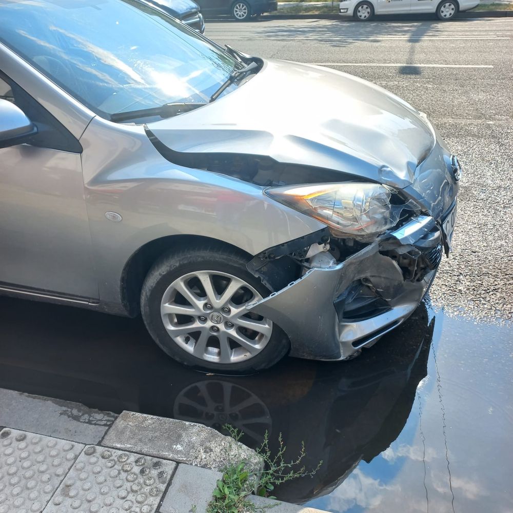 Vand Mazda 3 2010 (avariată)