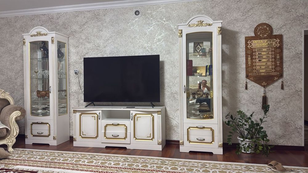 Продам гостиный гарнитур  почти новый