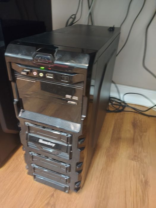 Продам компьютер с полным набором к нему