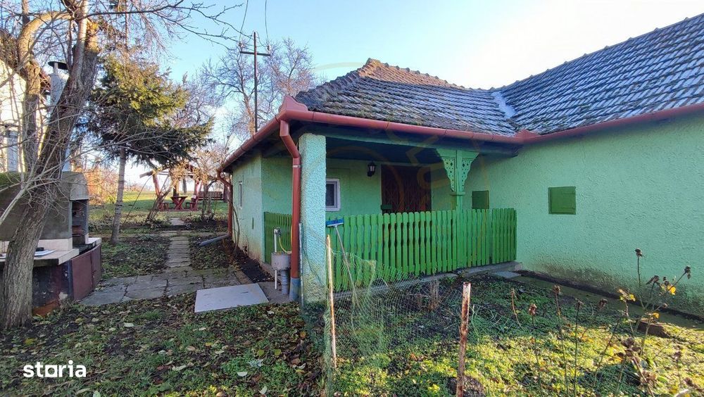 De vanzare Casa 2 camere cu Teren 1323 mp, 2 fronturi - Gradina Viilor
