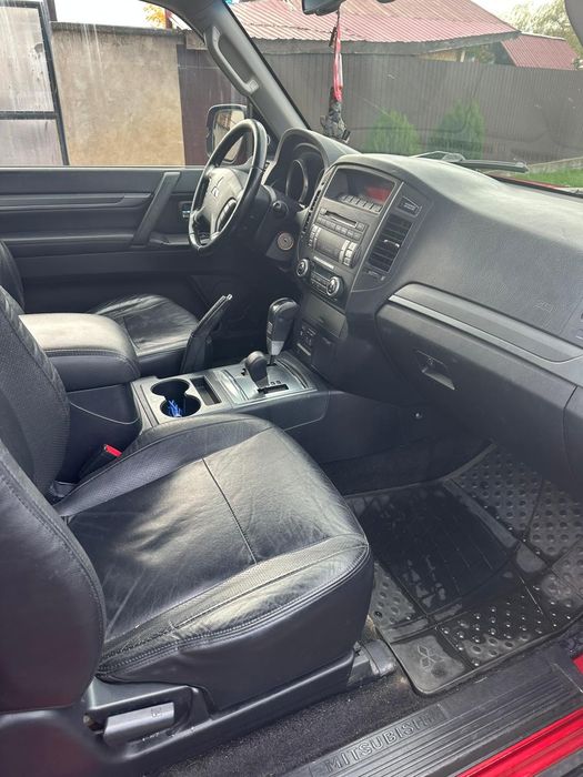 Vând Mitsubishi Pajero MK4