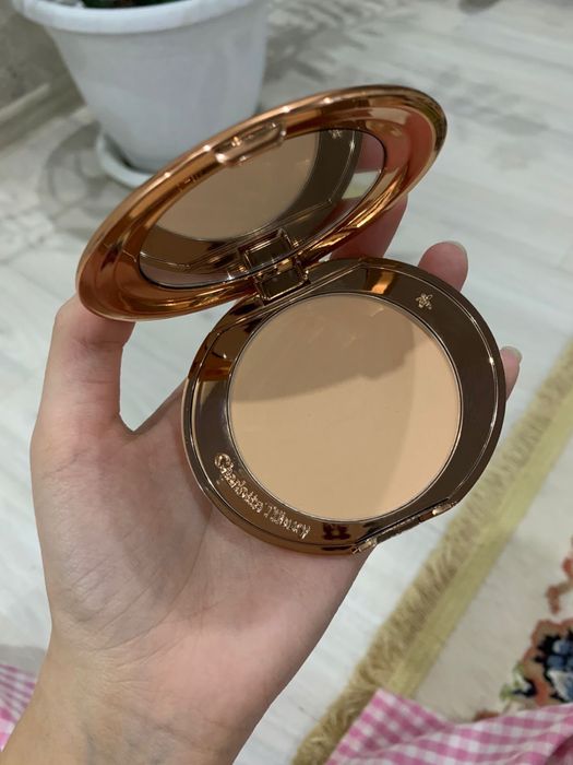 фиксирующая пудра Charlotte Tilbury Airbrush Flawless Finish.