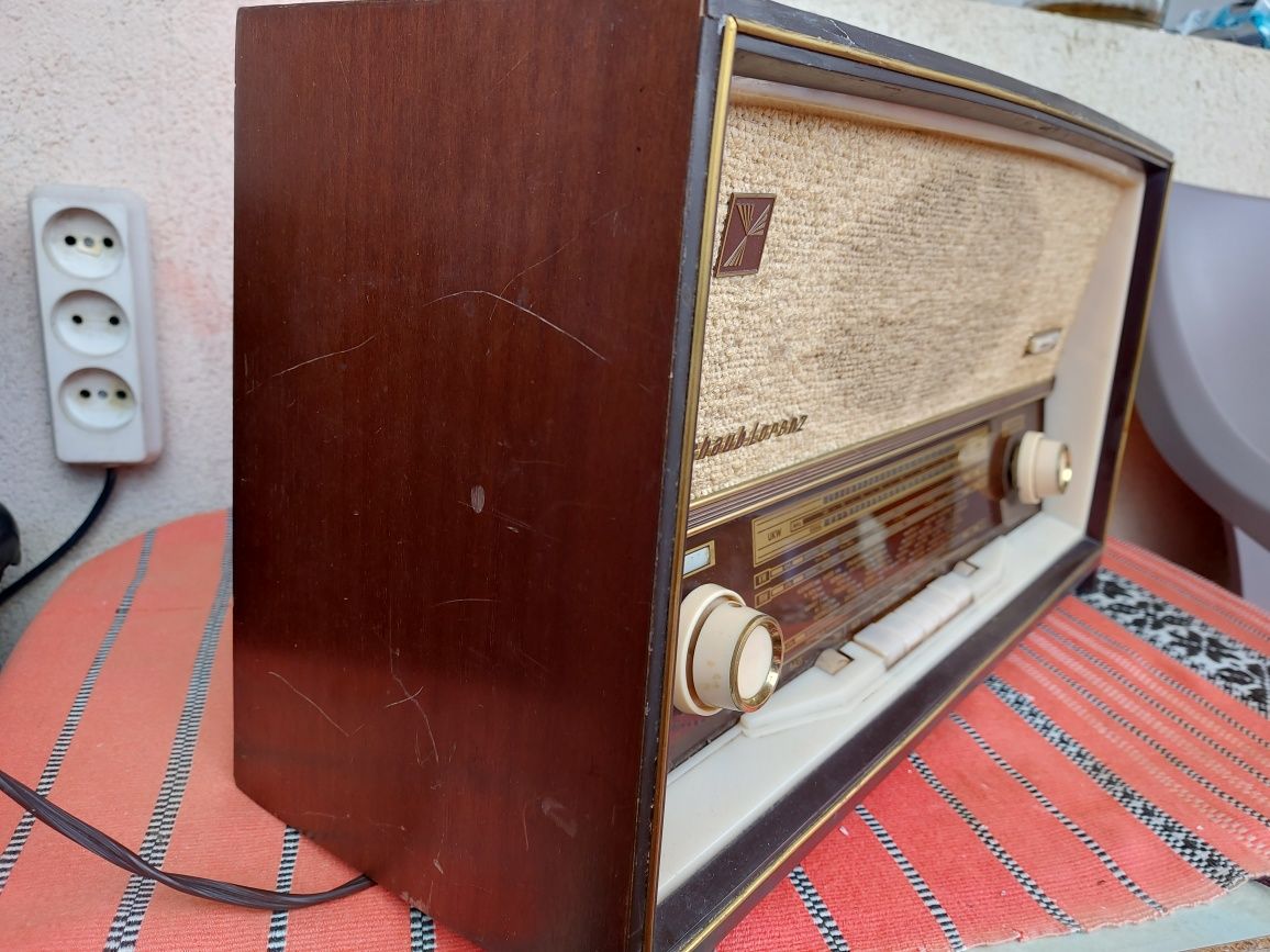 Radio vechi pe lampi SCHAUN LORENZ Goldy 20