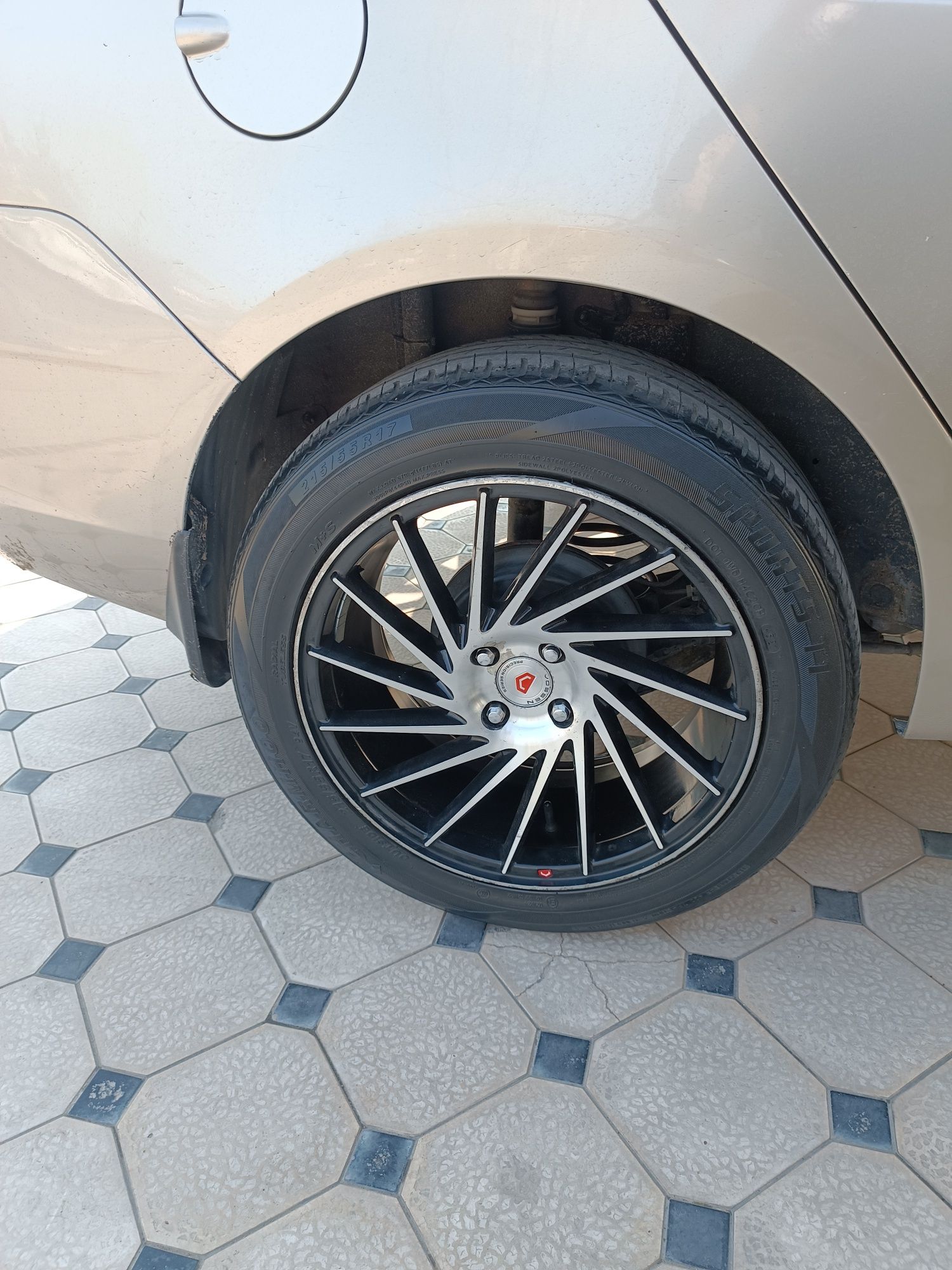 Vossen Diska Balon 215 55 R17 J8 Holati  yaxshi