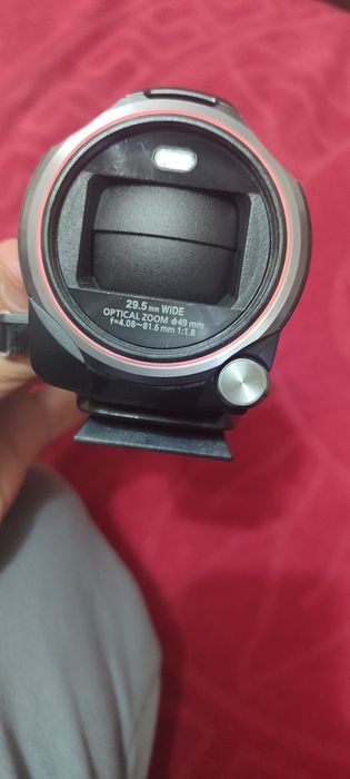 Продам видеокамеру расти новая с новами батарейками Panasonic