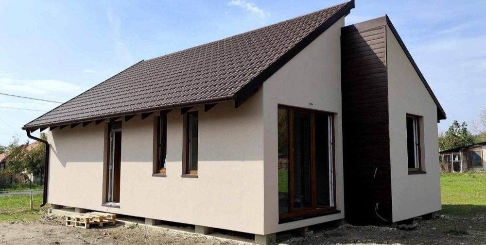 Vând case pe structura metalica