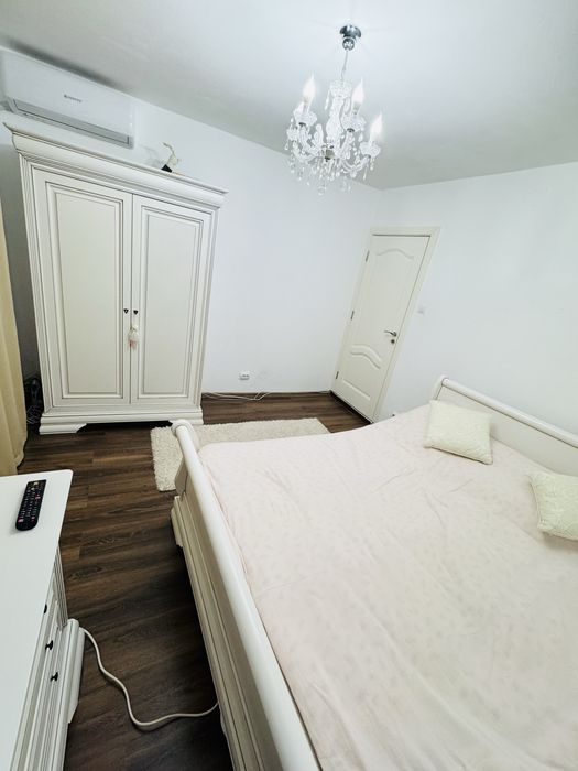 Vand apartament 2 camere Piata Centrala