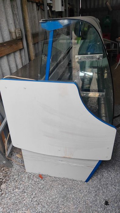 Продавам хладилна витрина