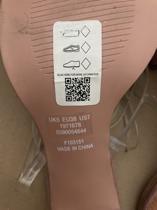 Обувки на нисък ток