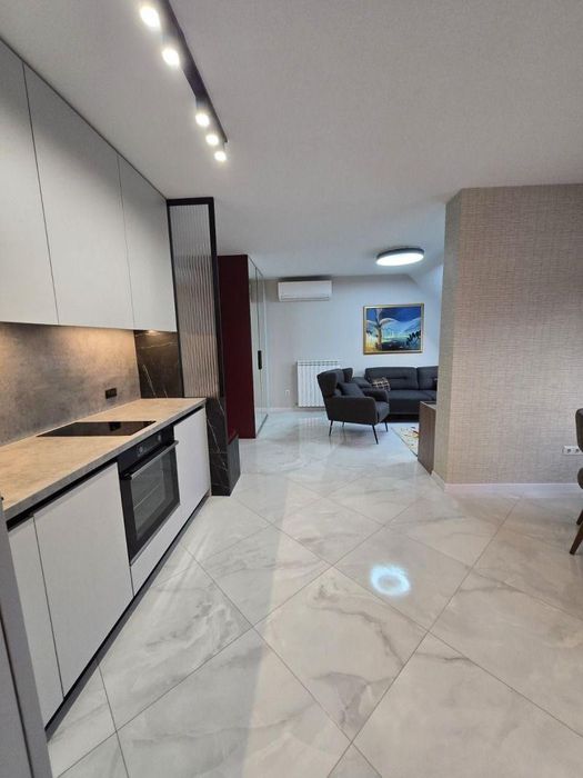 Тристаен апартамент в ж.к. Студентски град.