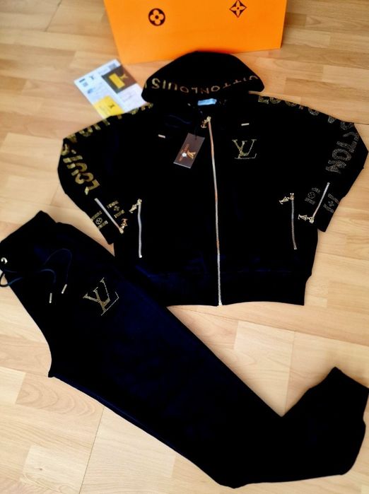 Treninguri dama Louis Vuitton,marimi diverse,logo metalic auriu,sacule