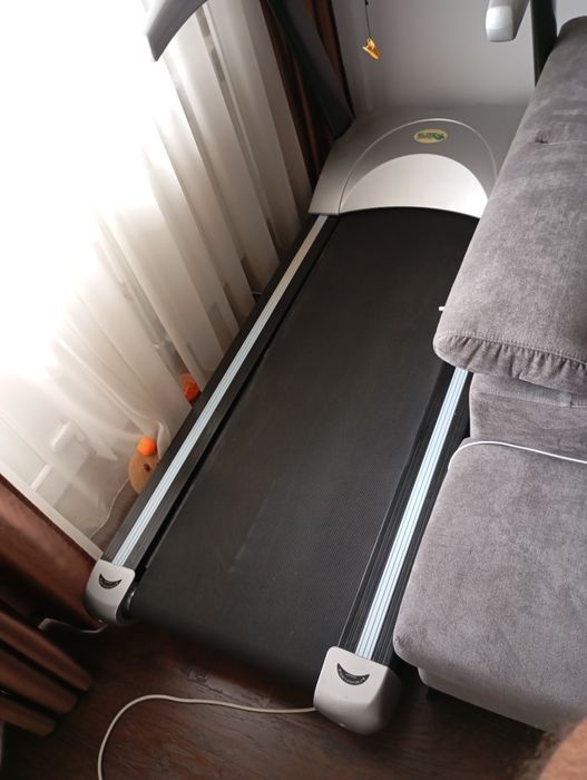 Vând banda de alergat profesională