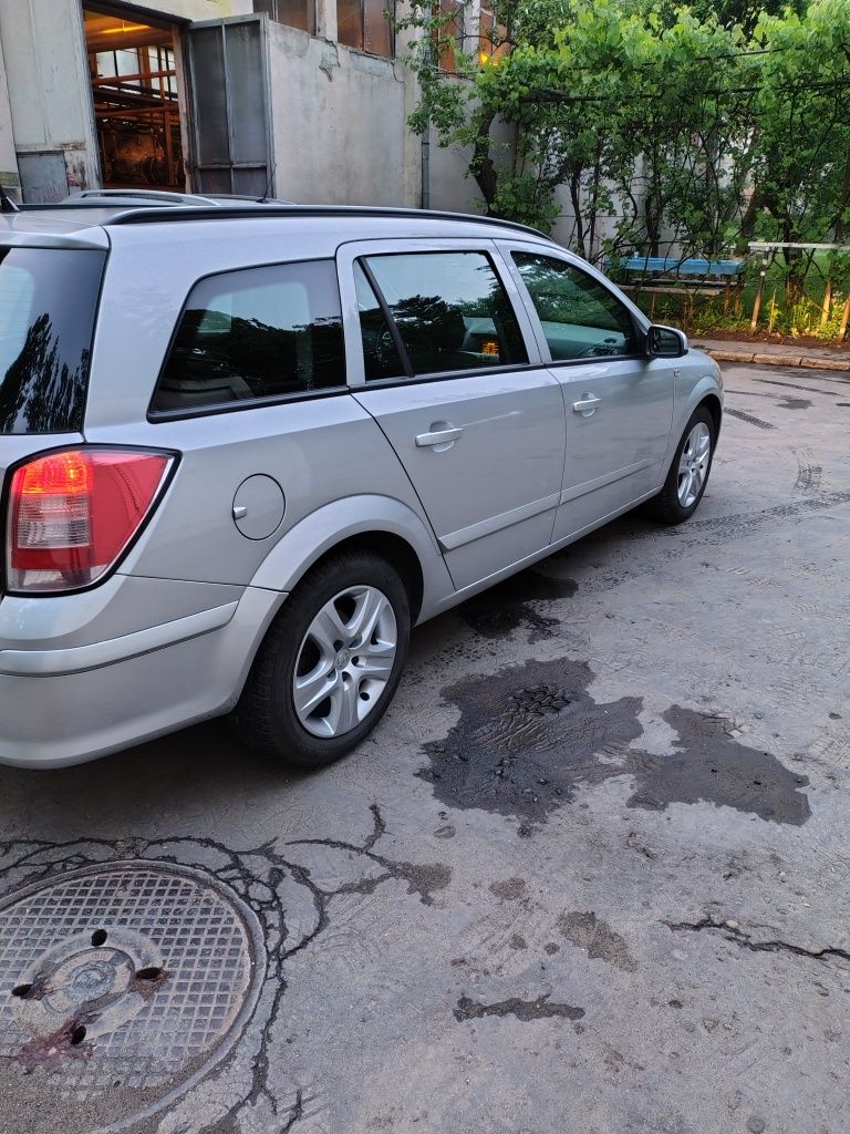 Vând Opel Astra H